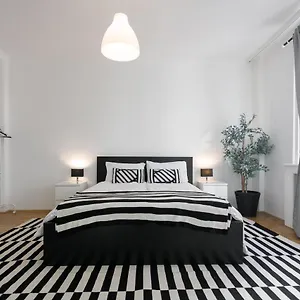  Apartment Operastreet Black & White