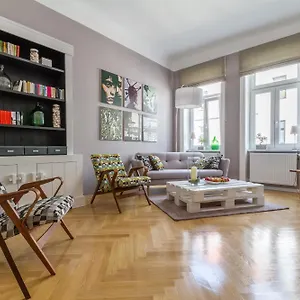  Apartment Your Abroad