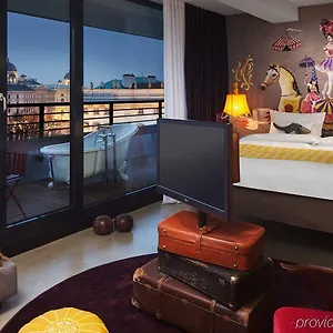 25 ساعة بايم موزيومسكوارتير فندق